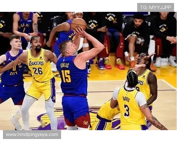 奇才队与湖人激战正酣NBA赛季精彩对决引发球迷热议