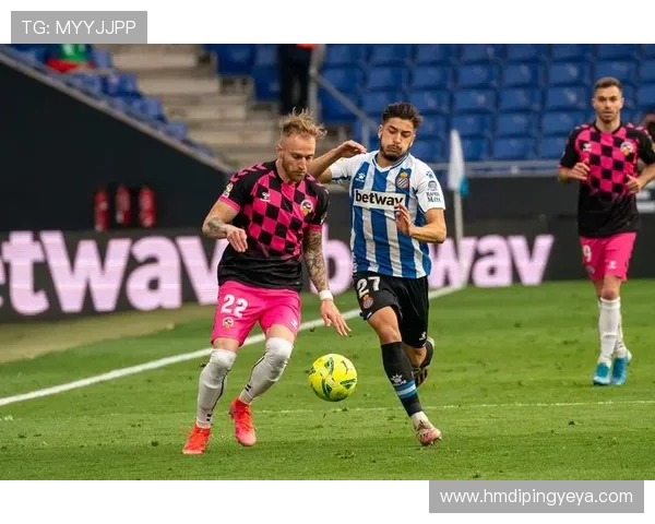 西班牙人主场迎战莱加争夺西乙联赛关键三分的精彩对决