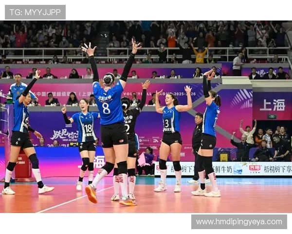 上海排球队在最新排球团队协作排名中稳居第一名，展现强大实力与默契配合